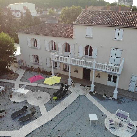 Le Clos des Cèdres b&b La Rochefoucauld Esterno foto