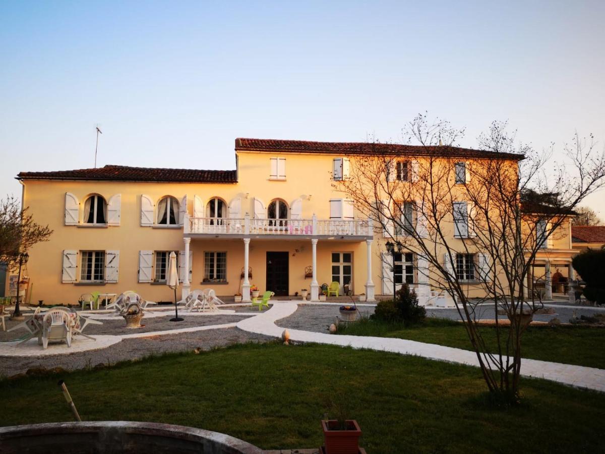 Le Clos des Cèdres b&b La Rochefoucauld Esterno foto