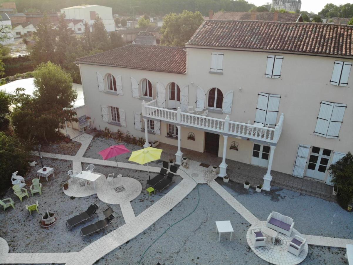 Le Clos des Cèdres b&b La Rochefoucauld Esterno foto