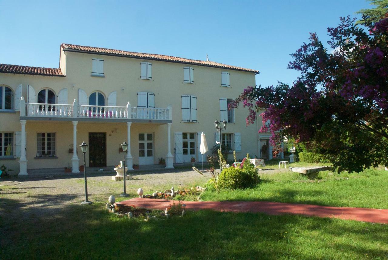 Le Clos des Cèdres b&b La Rochefoucauld Esterno foto
