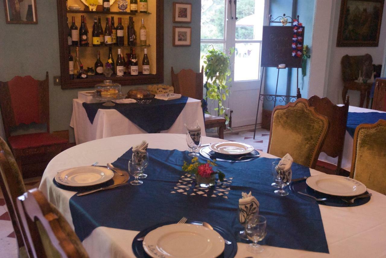 Le Clos des Cèdres b&b La Rochefoucauld Esterno foto