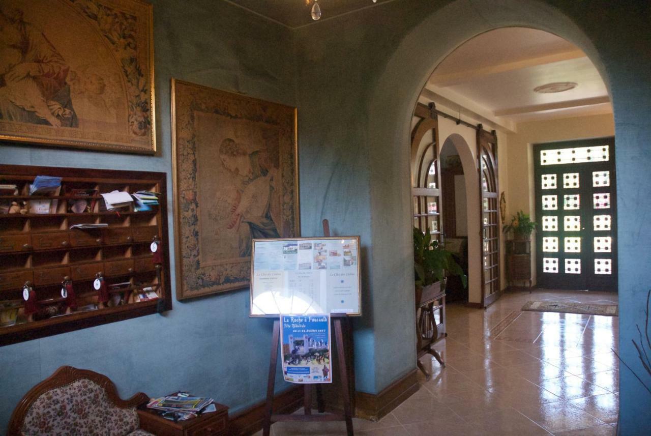 Le Clos des Cèdres b&b La Rochefoucauld Esterno foto