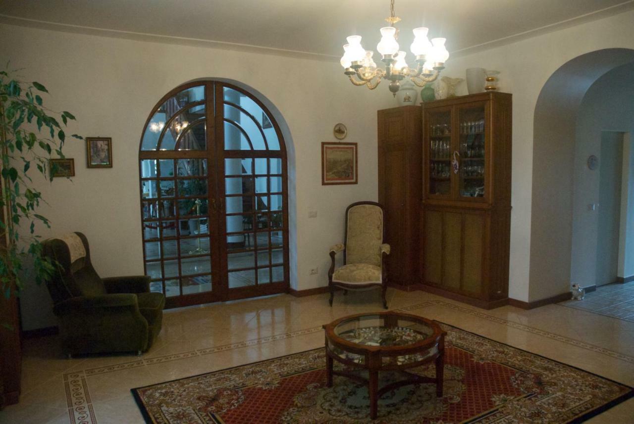 Le Clos des Cèdres b&b La Rochefoucauld Esterno foto