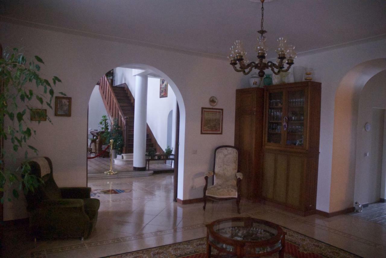 Le Clos des Cèdres b&b La Rochefoucauld Esterno foto