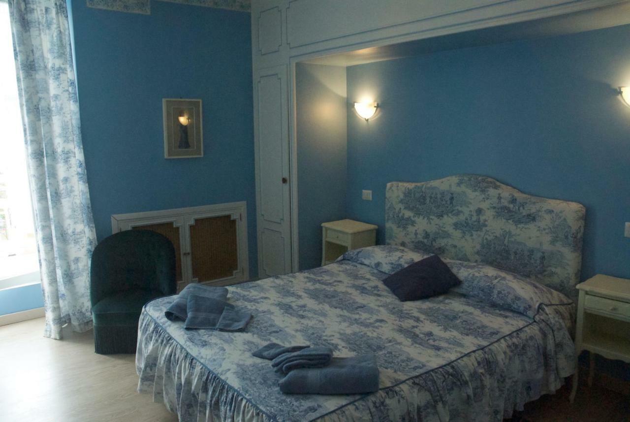 Le Clos des Cèdres b&b La Rochefoucauld Esterno foto
