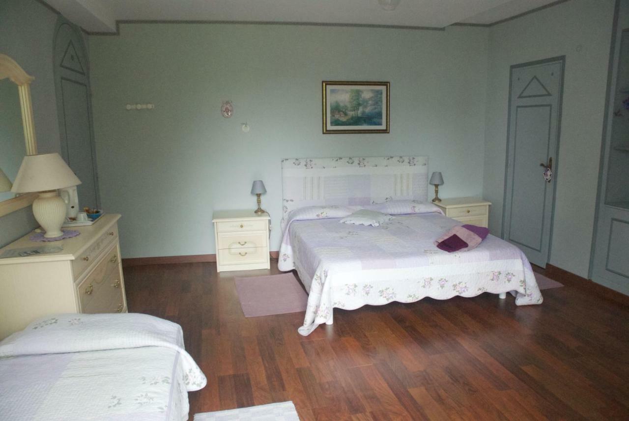 Le Clos des Cèdres b&b La Rochefoucauld Esterno foto