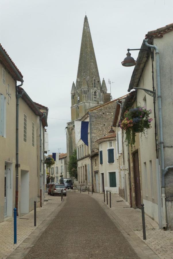Le Clos des Cèdres b&b La Rochefoucauld Esterno foto