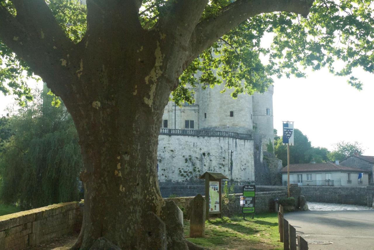Le Clos des Cèdres b&b La Rochefoucauld Esterno foto